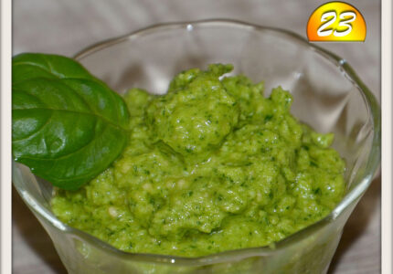 pyszny-zdrowy-sos-pesto-ziołowy-zielony-serowy-bazyliowy-przepis naturalny